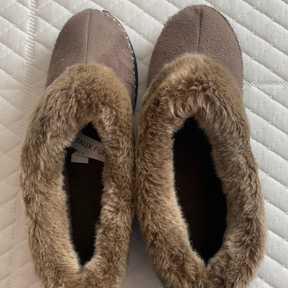 Isotoner Slippers